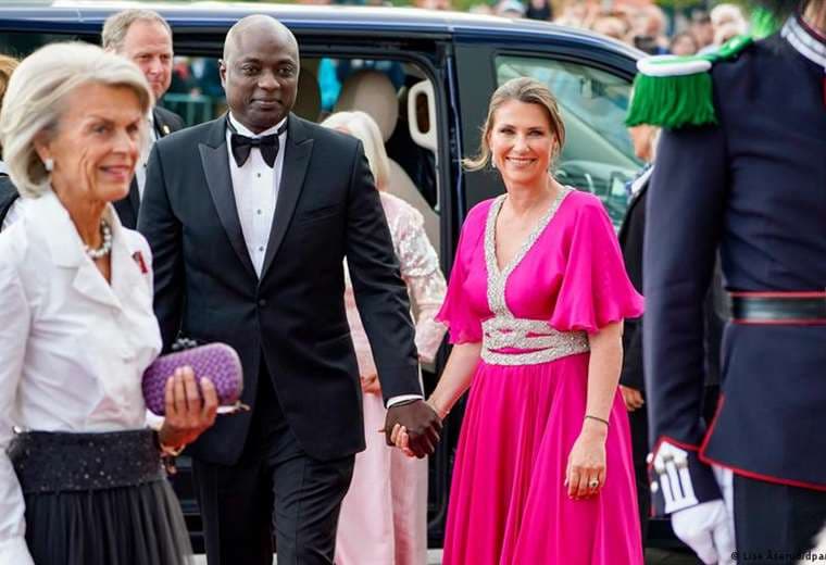 La princesa Marta Luisa de Noruega deja sus funciones reales para trabajar con su prometido "chamán"