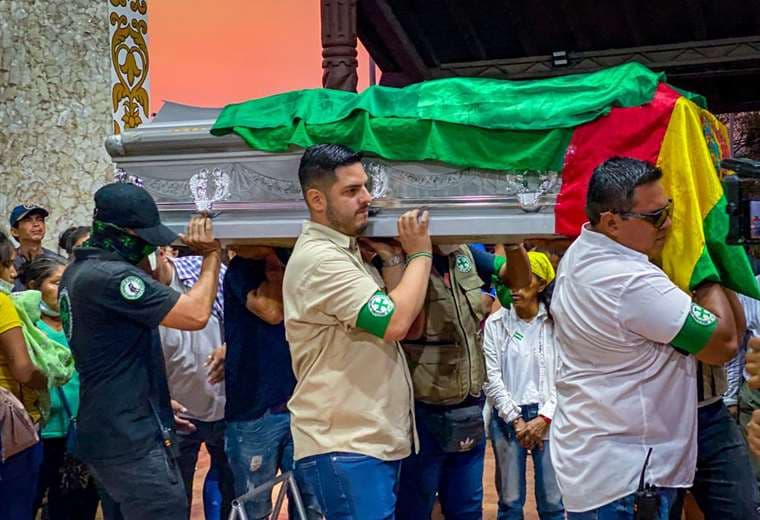 El cotejo fúnebre de José Eduardo salió desde el Altar Papal hasta el barrio Latino