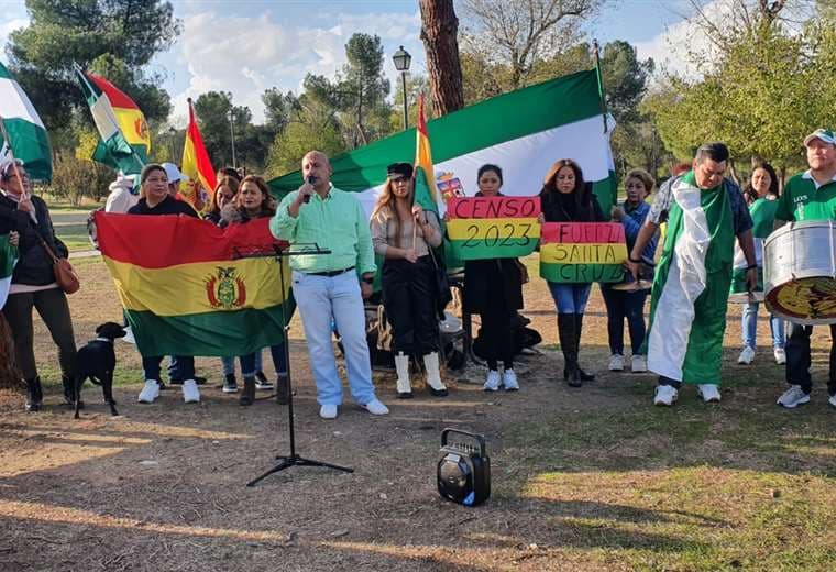 Los residentes bolivianos en España alistan movilización