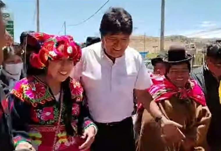 Evo Morales llegó a Perú y brindó una charla en una universidad de Puno
