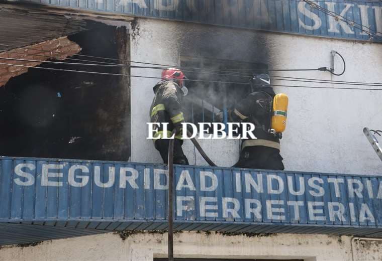 Bomberos controlaron el incendio Foto: Juan Carlos Torrejón 