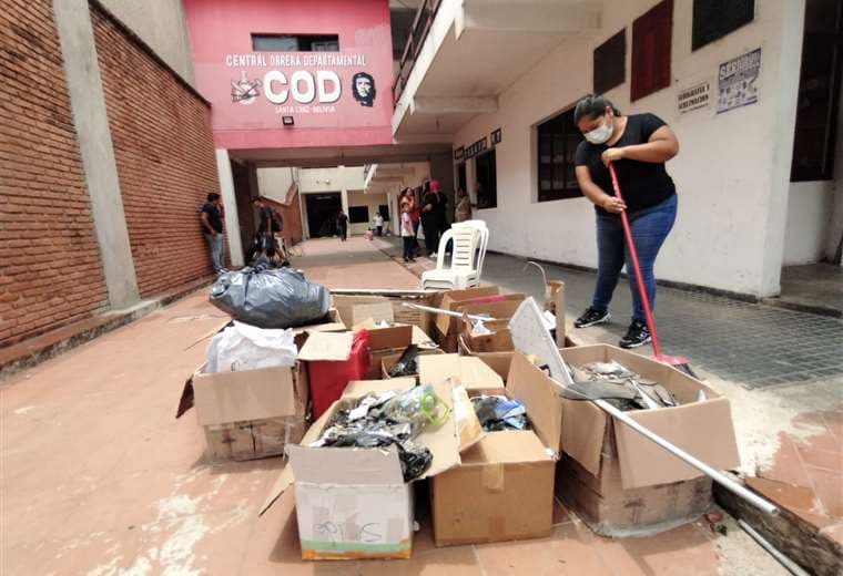 Inician las labores de limpieza en la sede de la COD/ Foto: Jessica Vega