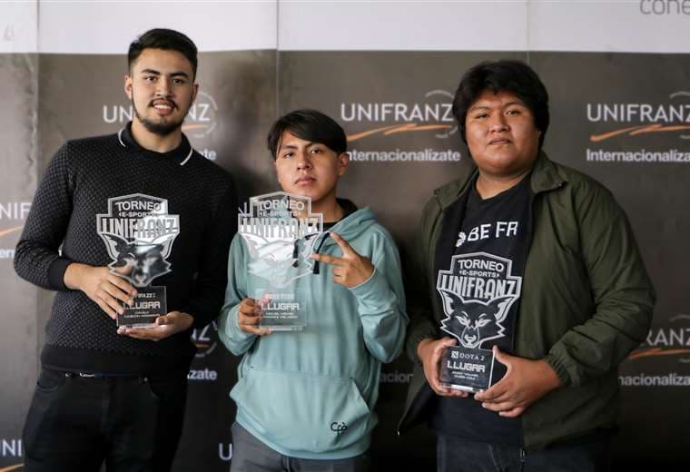 La premiación del torneo e-Sports unió a los ganadores en los tres títulos disputados