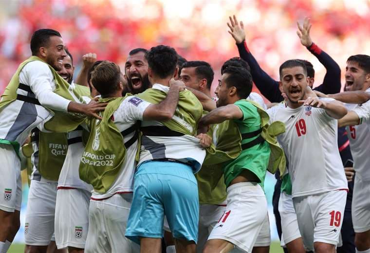 Locura de Irán en la celebración de la victoria. Foto: AFP