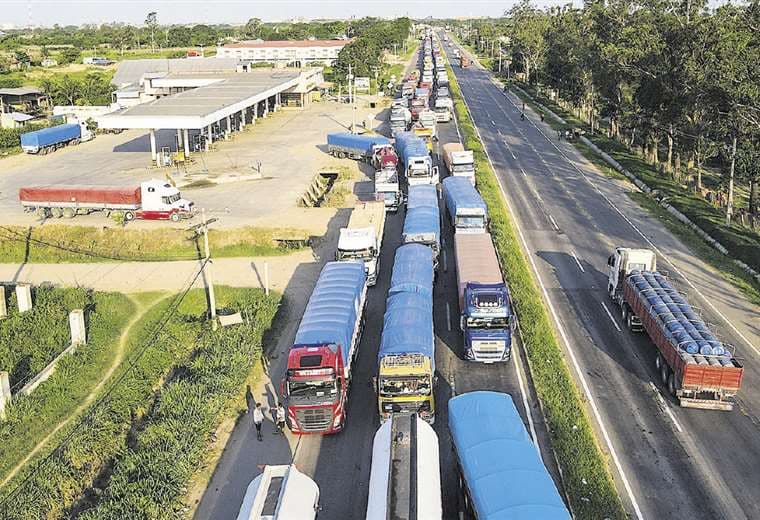 El transporte pesado fue afectado por el bloqueo de caminos y el veto a las exportaciones