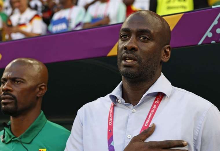Otto Addo (dcha.) dirige a la selección de Ghana. Foto: AFP