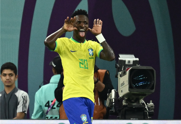 Vinicius celebra un gol anulado, por posición adelantada de Richarlison. Foto. AFP