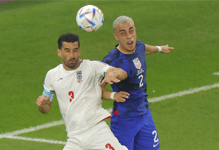 El partido entre estadounidenses e iraníes se juega en el estadio Al Thumama. Foto. AFP
