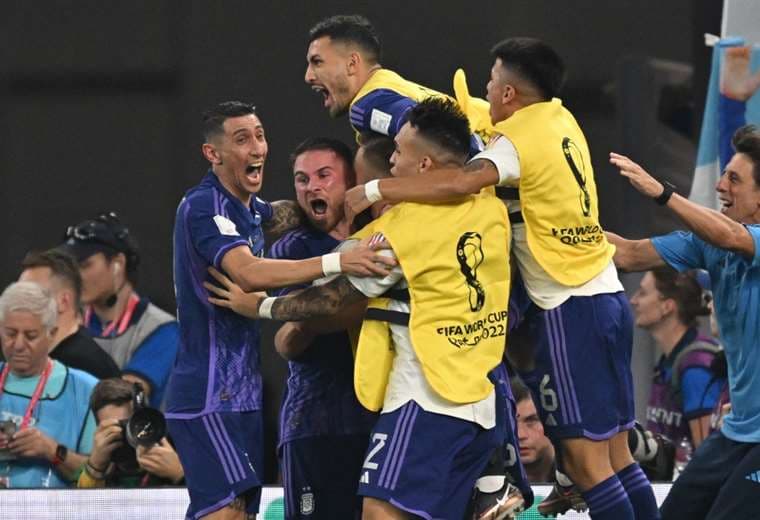 Festejo argentino en el gol del 1-0. AFP