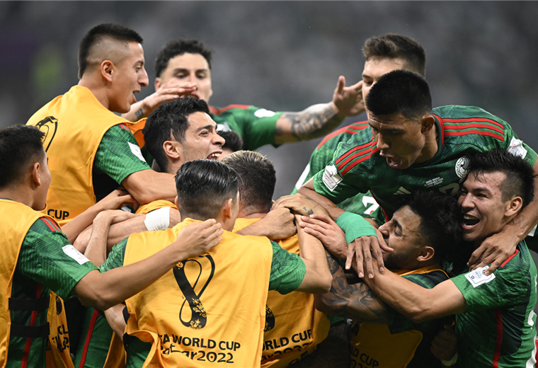 Los jugadores mexicanos celebran en el estadio Lusail. Foto. AFP