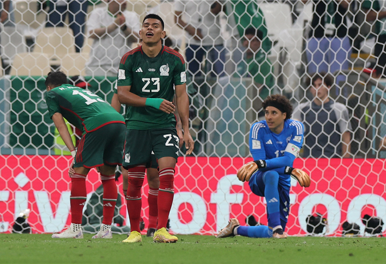  Pese al triunfo sobre Arabia (2-1), los mexicanos quedaron eliminados. Foto. AFP