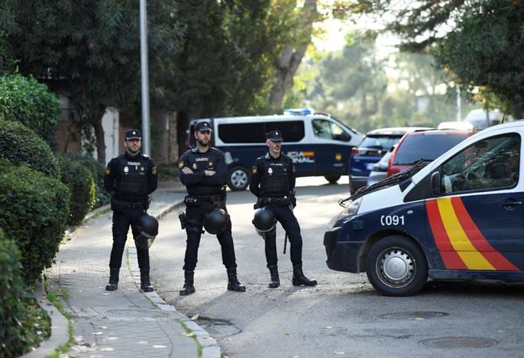 Una carta bomba hirió levemente a seguridad de embajada ucraniana en Madrid