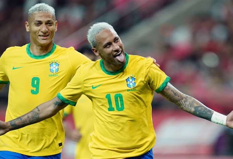 Neymar encabeza a Brasil en la búsqueda del Mundial de Catar.