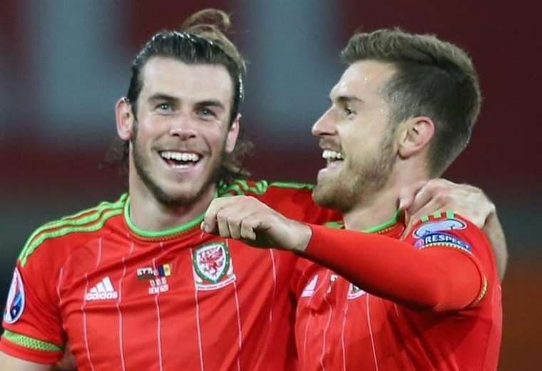 Gareth Bale (izq.) y Aaron Rampsey, pilares de la selección e Gales. Foto: Internet