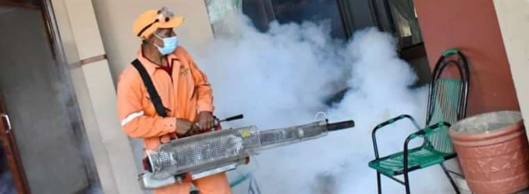 Se fumiga para evitar el dengue, zika o chikunguña /Foto: Municipio de Santa Cruz 