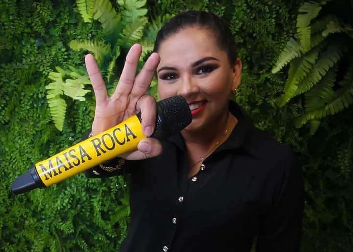 Boliviana Maisa Roca "gana su primer dólar, rumbo al millón", cantando en las calles de Miami