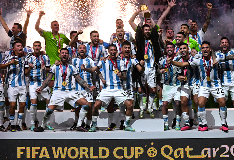 Los argentinos celebran la conquista de la Copa del Mundo en Qatar. Foto. AFP 
