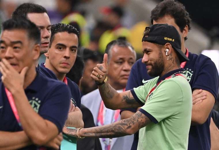 Neymar junto a su selección. AFP