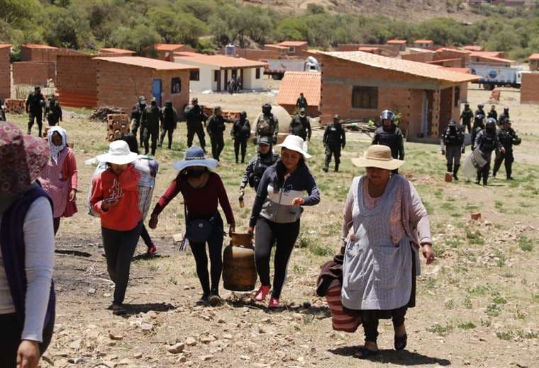 Desalojan familias asentadas ilegalmente en La Angostura (CBBA)/Foto: APG