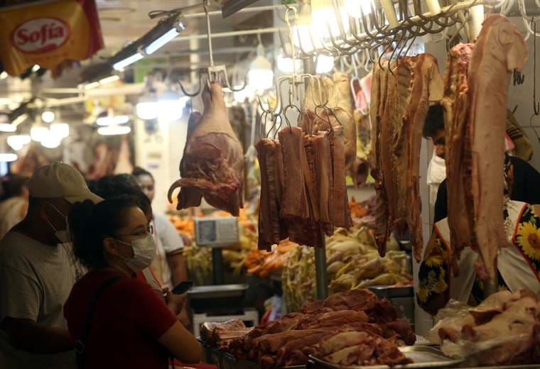 Ventas de carnes de res, cerdo y pollo. Foto: Jorge Ibáñez