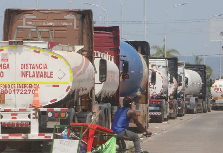 Bolivia importa carburantes desde Paraguay, Argentina, Brasil y Chile/Foto: EL DEBER