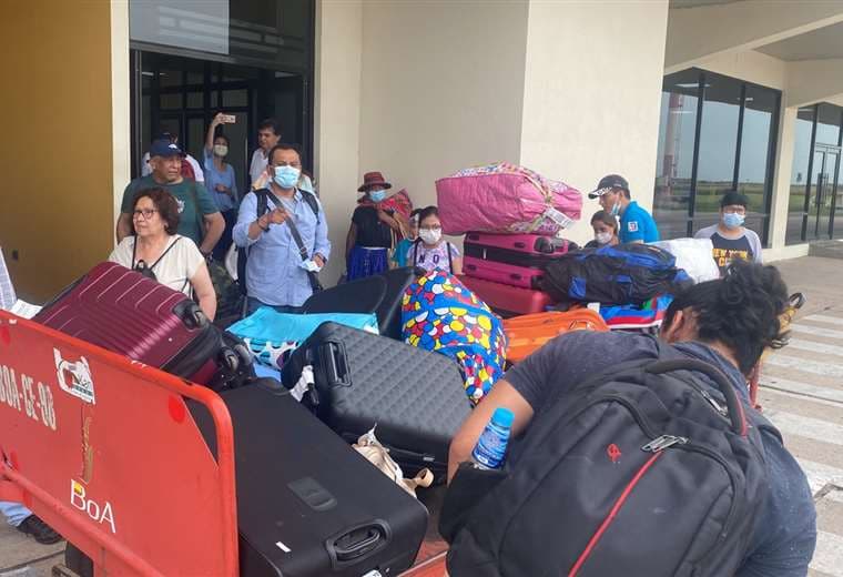 BoA entregó las maletas a sus pasajeros en la pista de Viru Viru/Foto: Elizabeth Lafuente