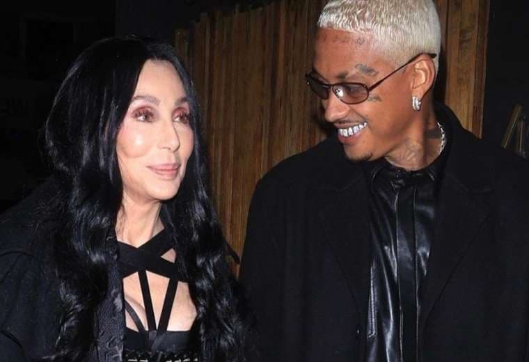 La relación de Cher y Alexander 'AE' Edwards va viento en popa