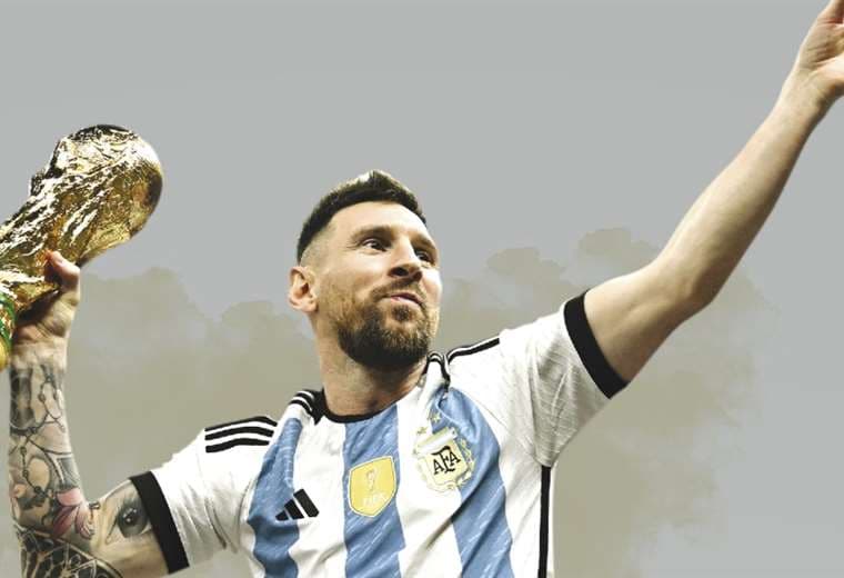 Messi con la Copa del Mundo que tanto anhelaba. Foto: AFP