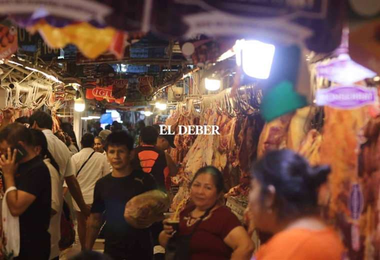 Una menor cantidad de personas acudió a los mercados. Foto: Jorge Gutiérrez
