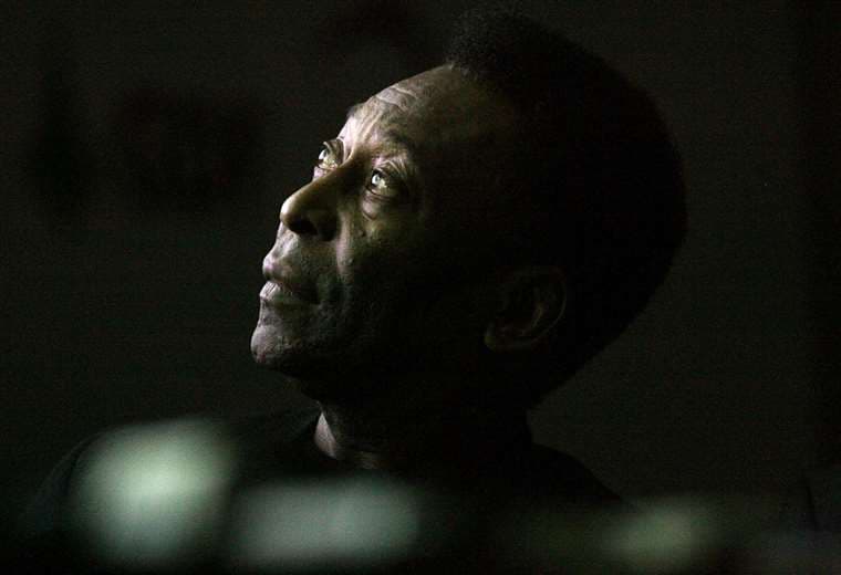Pelé, leyenda del futbol mundial.
