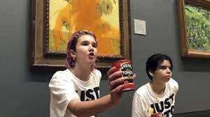 Activistas lanzan sopa de tomate a una obra de Van Gogh