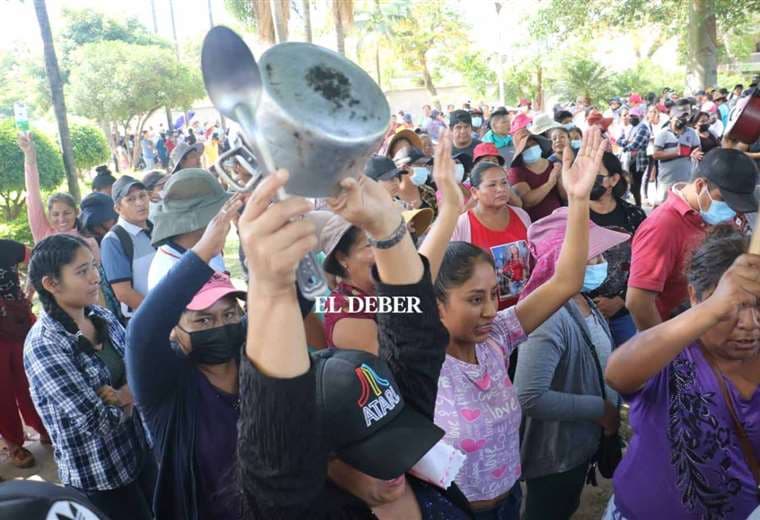 'Mañaneros' insisten en asentarse en espacios públicos y protagonizan una multitudinaria marcha