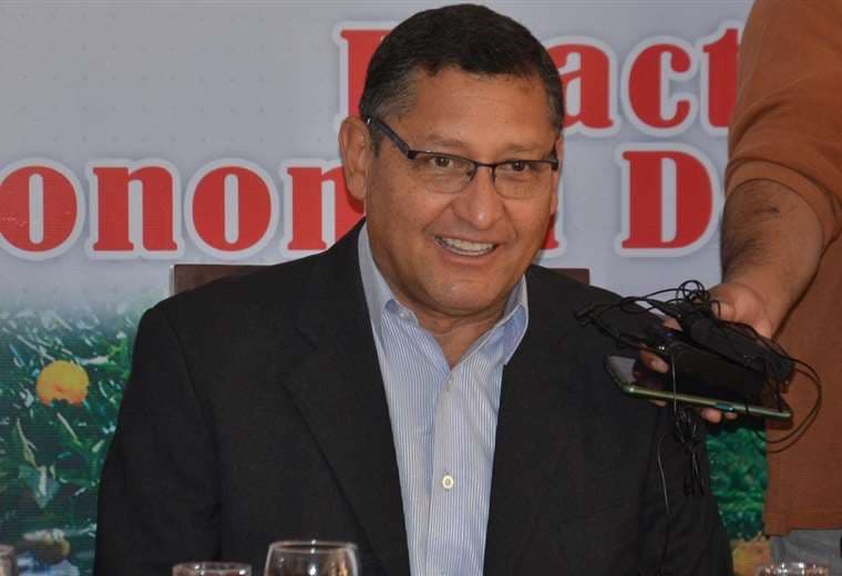 Oscar Montes, gobernador de Tarija, asistió a una reunión en Paraguay