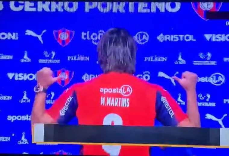 Martins con la 9 de Cerro Porteño, su nuevo equipo.