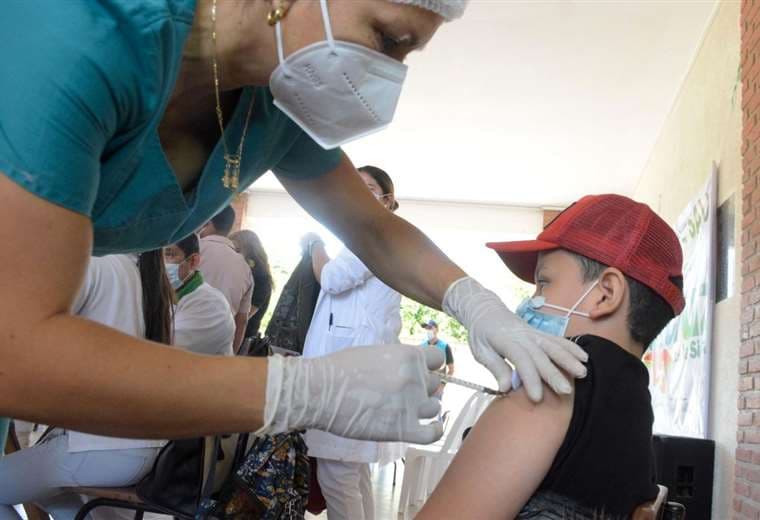 Municipio promueve la vacunación contra el Covid en unidades educativas/Foto: GAMSC