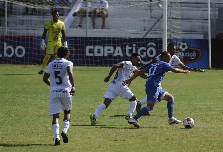 Real Santa Cruz recibe en su estadio a Guabirá. Foto: E. Canedo