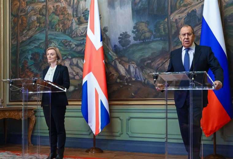 Hay "posibilidad" de acuerdo con países occidentales sobre crisis ucraniana, dice Lavrov a Putin