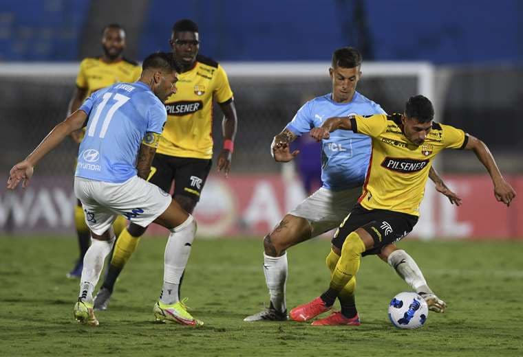 Montevideo City y Barcelona empataron en el partido de ida. Foto: AFP