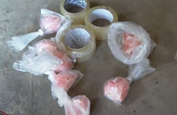 Envoltorios de la droga adulterada que fue decomisada | Foto: El Clarín