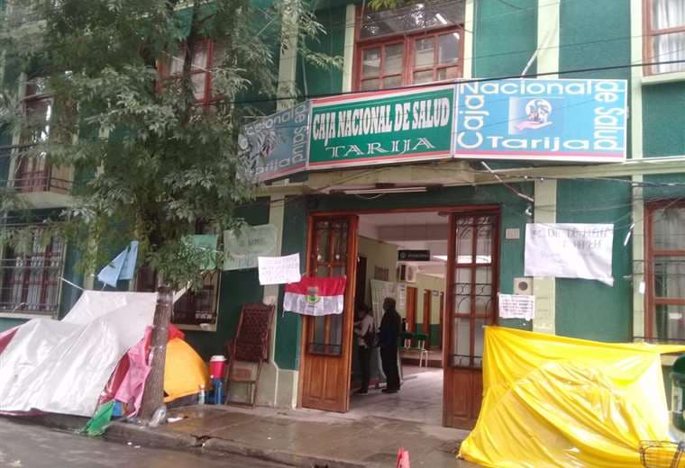 Pacientes con cáncer exigen renuncia de administrador de CNS en Tarija