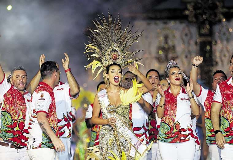 Coronación de Dayana I, reina del carnaval 2022/Foto: Fuad Landívar