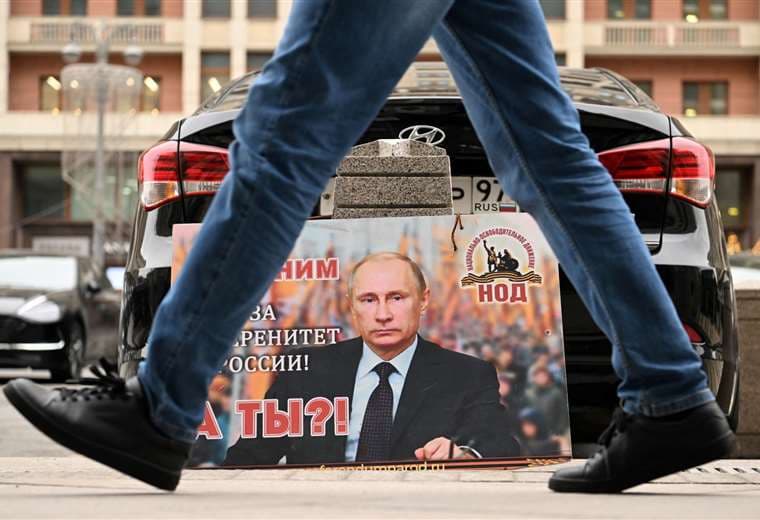 Cartel en apoyo a Vladimir Putin/Foto: AFP