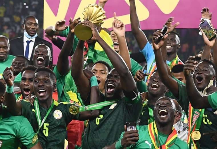 La selección de Senegal celebra un título histórico. Foto: AFP