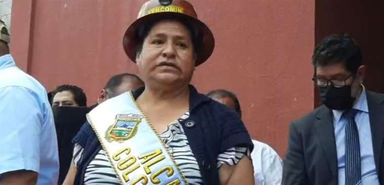 La Alcaldesa en suplencia, Nelly Mayta, que representa a los mineros 