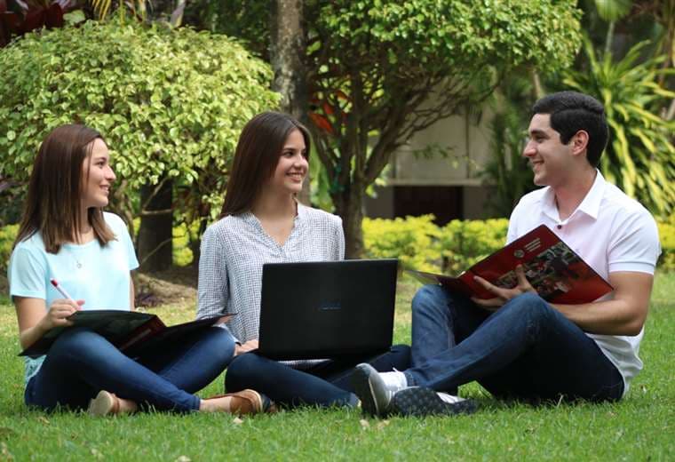 Universidad Evangélica Boliviana, servicios estudiantiles apoyan el proceso de formación integral  