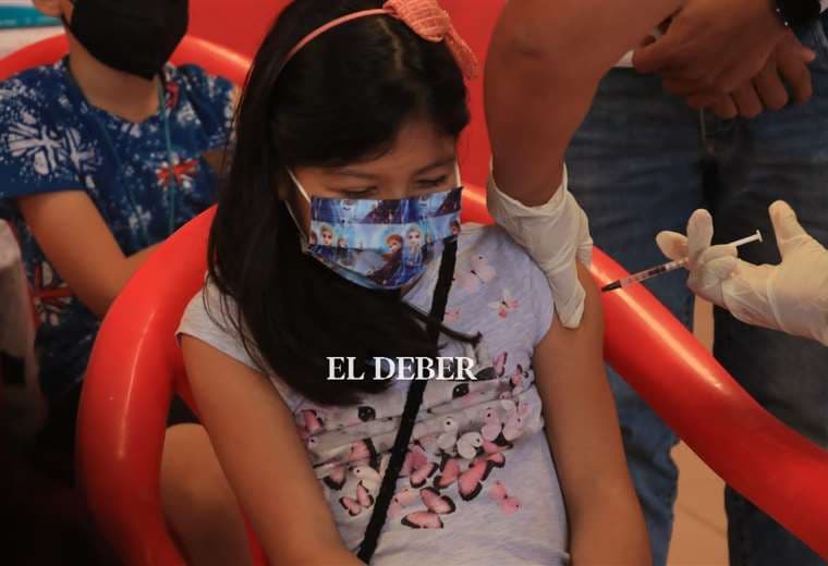 Vacunación contra el covid-19 a niños en Santa Cruz/Foto: Juan Carlos Torrejón