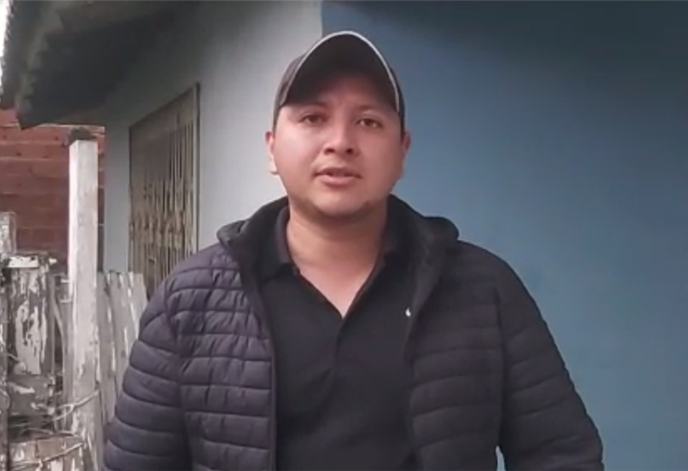 Carlos Vargas se grabó en un video desde su casa para "desmentir" que está detenido.