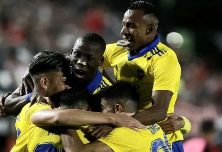 Los jugadores de Boca festejan tras el gol de Luis Advíncula. Foto: Internet