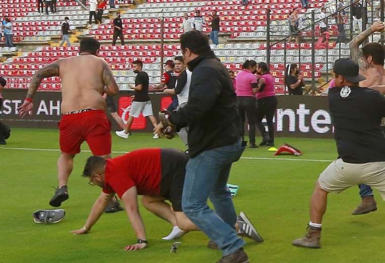 Hubo casi tres decenas de heridos en el estadio de Querétaro. Foto: Internet