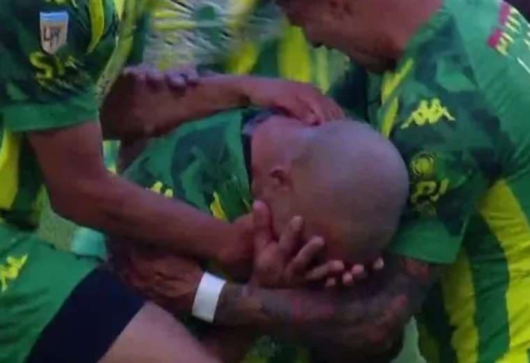 Silva derramó lágrimas durante el festejo de su gol. Foto: Internet